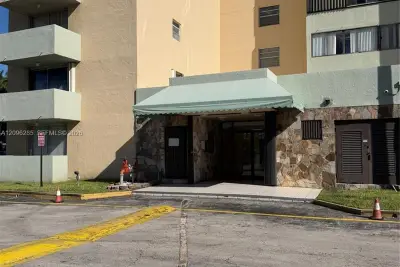 5055 NW 7th St #504, Miami: photo 1 of 27