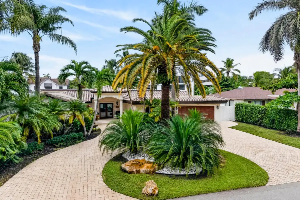 329 Isle Of Capri Dr, Fort Lauderdale: photo 1 of 63