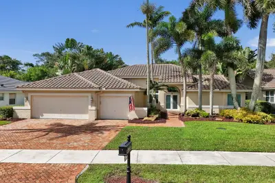 9645 E Tree Tops Ct, Davie: photo 1 of 46