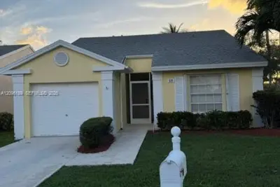 610 SE 22nd Ln, Homestead: photo 1 of 33