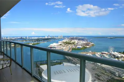 888 Biscayne Blvd #4701, Miami: photo 1 of 38
