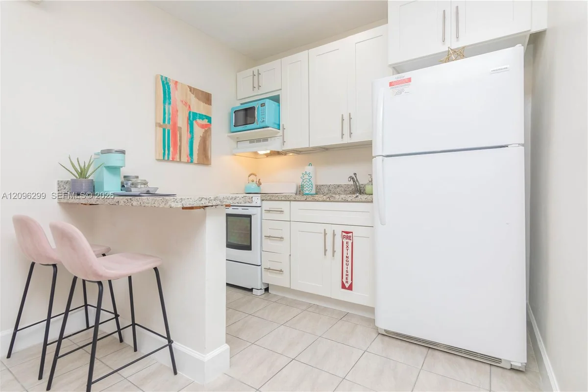 735 NE 15th St #2, Fort Lauderdale: photo 1 of 26