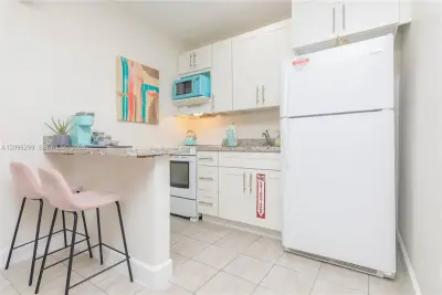 735 NE 15th St #2, Fort Lauderdale: photo 1 of 26