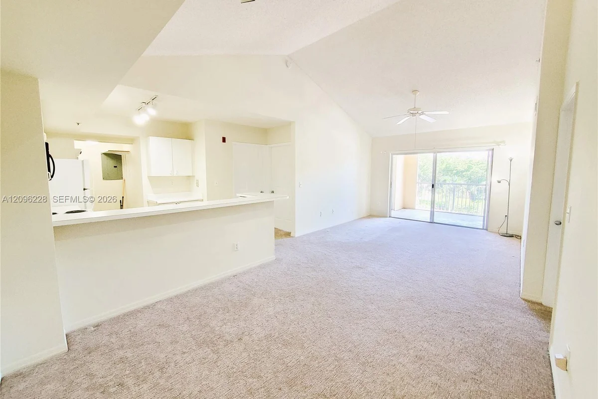 2600 S University Dr #321, Davie: photo 1 of 37