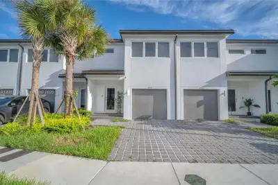 5075 SW 37th St, Pembroke Park: photo 1 of 34
