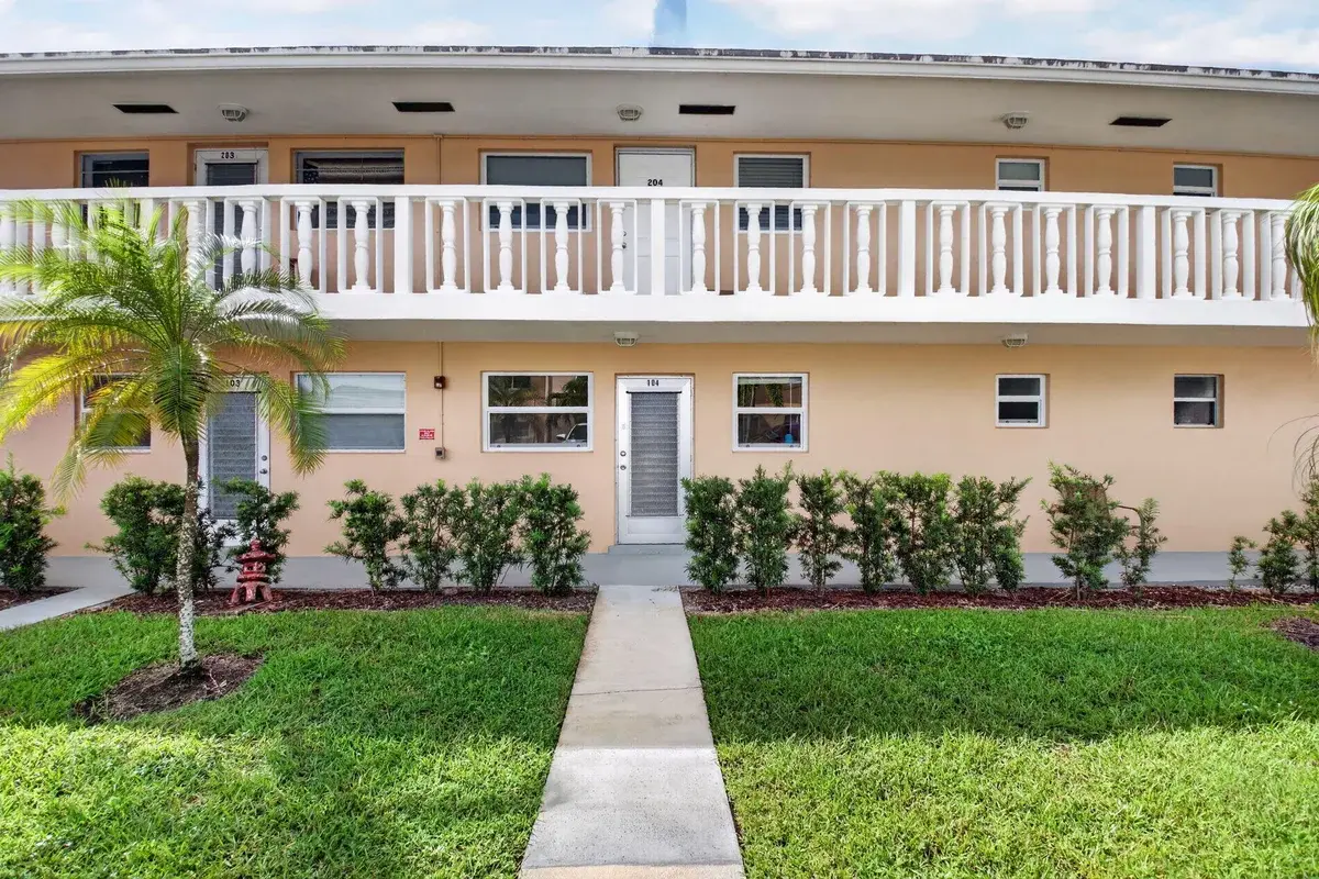 2192 NE 1st Way #104, Boynton Beach: photo 1 of 34