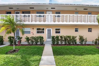 2192 NE 1st Way #104, Boynton Beach: photo 1 of 34