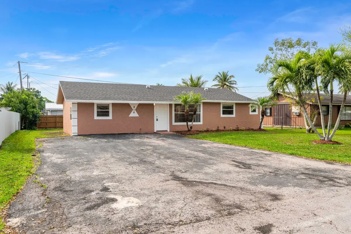 816 NE 22nd St, Belle Glade: photo 1 of 23
