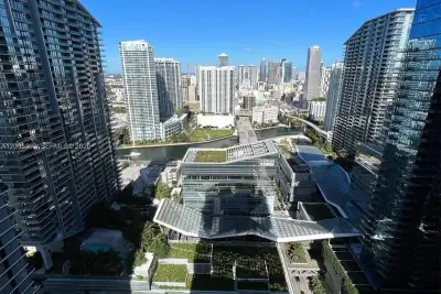 45 SW 9th St #3709, Miami: photo 1 of 23
