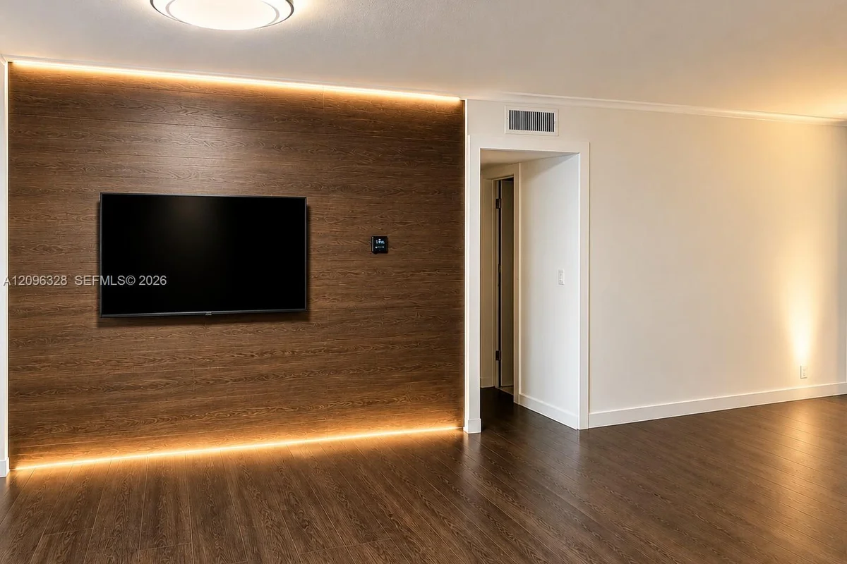 180 NE 12th Ave #16E, Hallandale Beach: photo 1 of 14