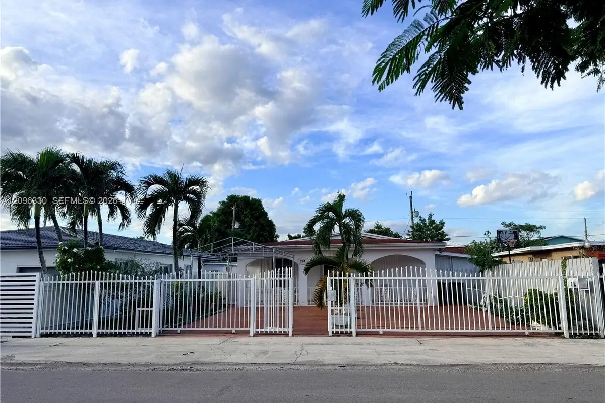 261 E 50th St, Hialeah: photo 1 of 11