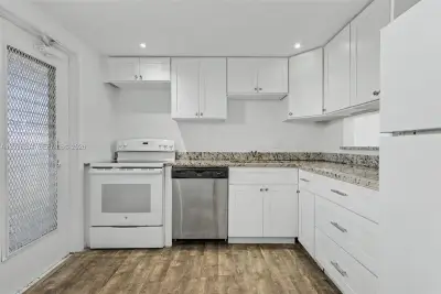 4700 Washington St #502, Hollywood: photo 1 of 38