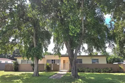 6840 SW 16th St, Pembroke Pines: photo 1 of 33