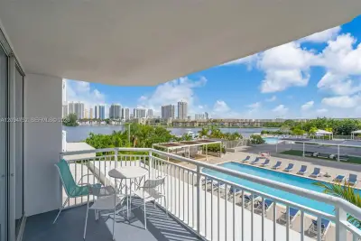 18071 Biscayne Blvd #303, Aventura: photo 1 of 42