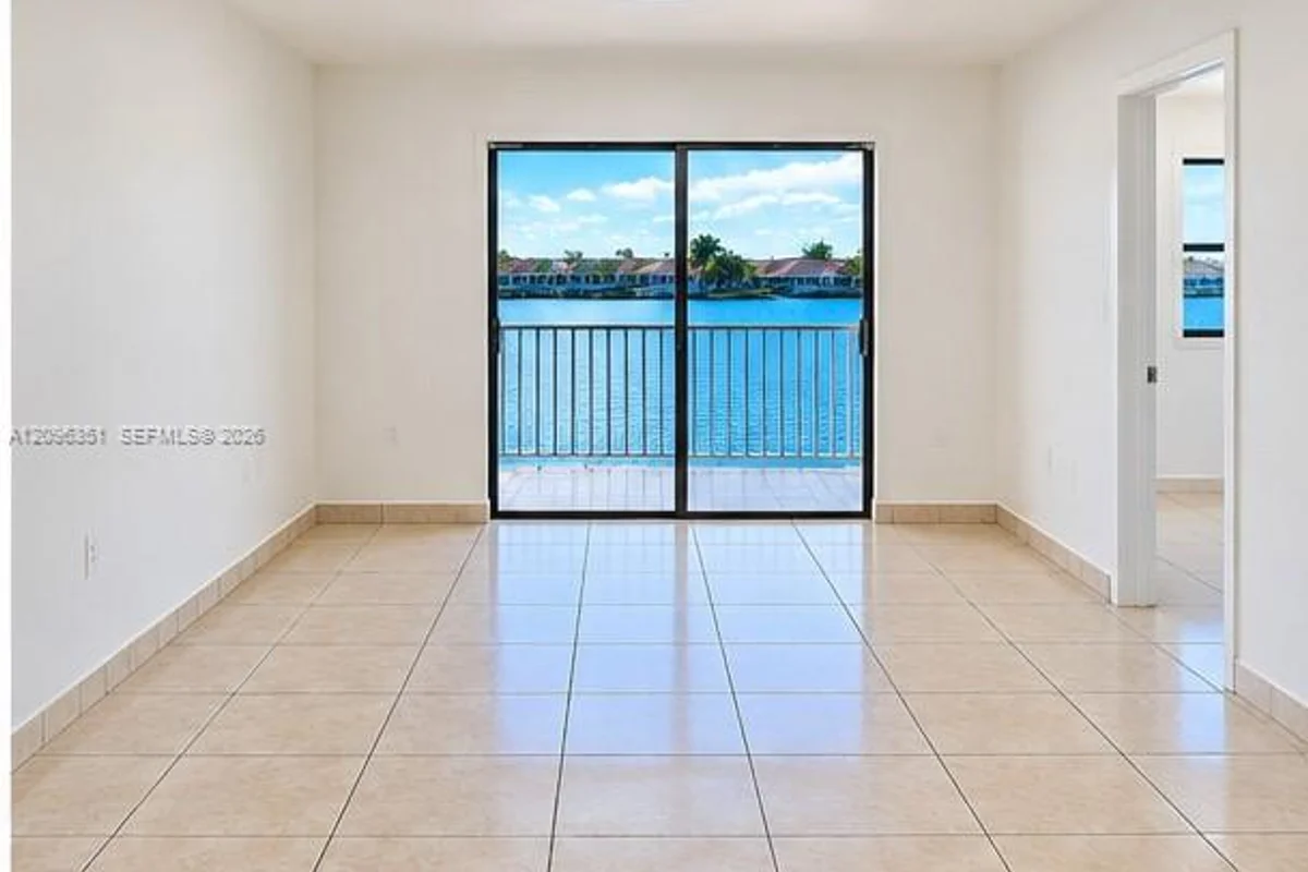 5580 W 26th Ct #102, Hialeah: photo 1 of 17