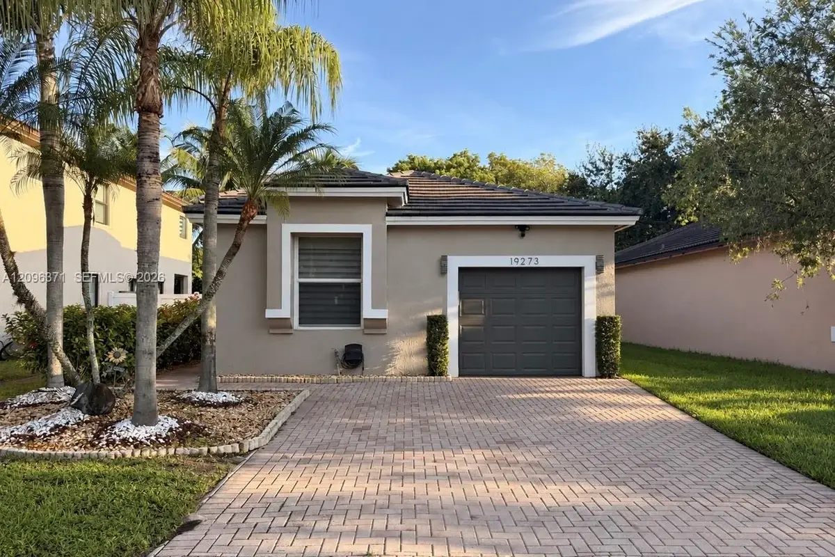 19273 NW 14th St, Pembroke Pines: photo 1 of 25