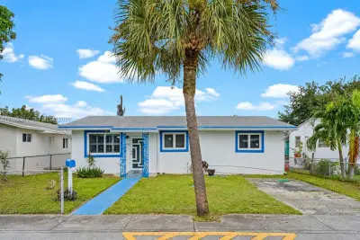 1409 NE 152nd St, North Miami Beach: photo 1 of 36