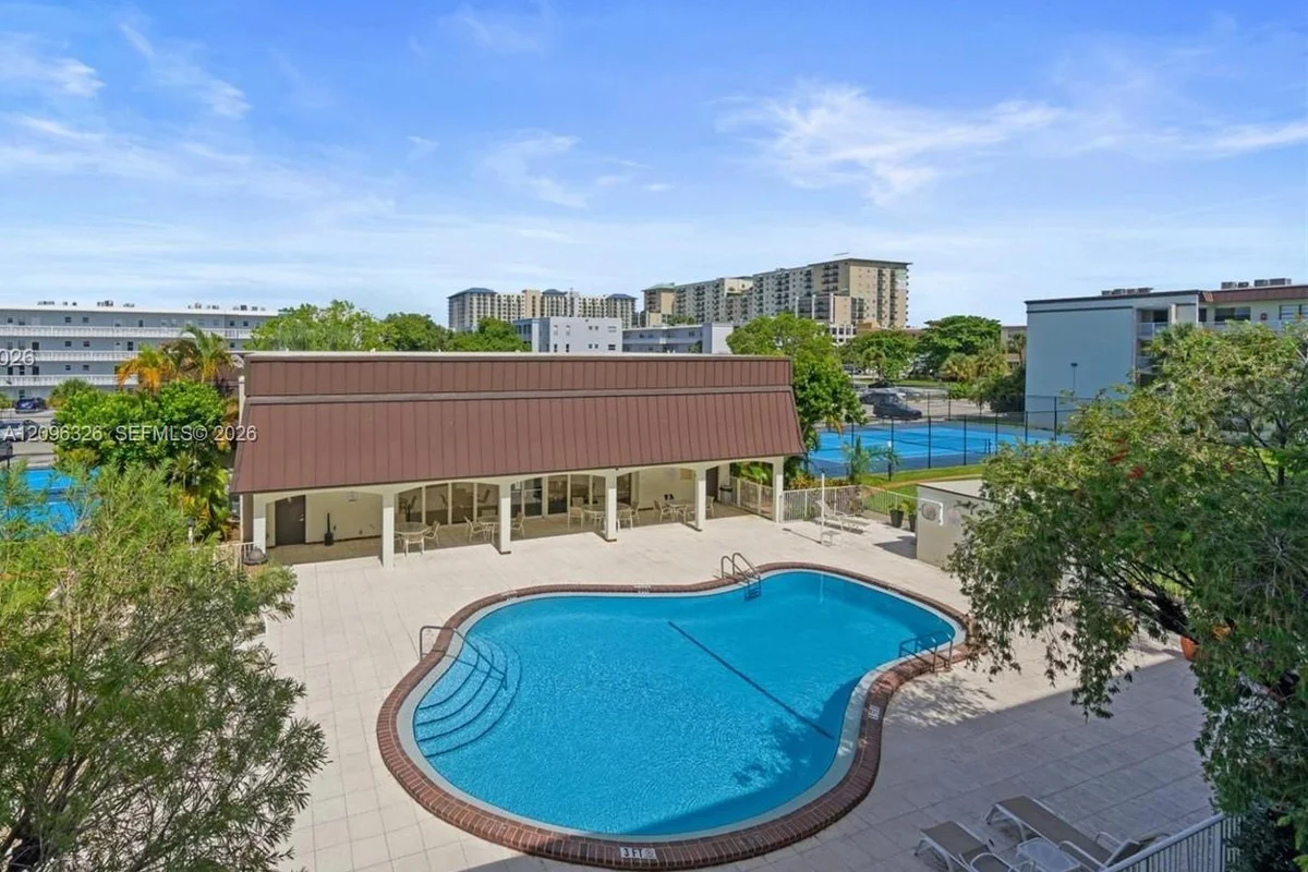 500 NE 2nd St #225, Dania Beach: photo 1 of 15