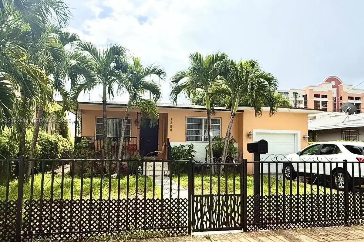 1388 NW 55 St, Miami: photo 1 of 14