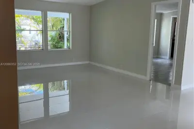 19800 SW, Miami: photo 1 of 26