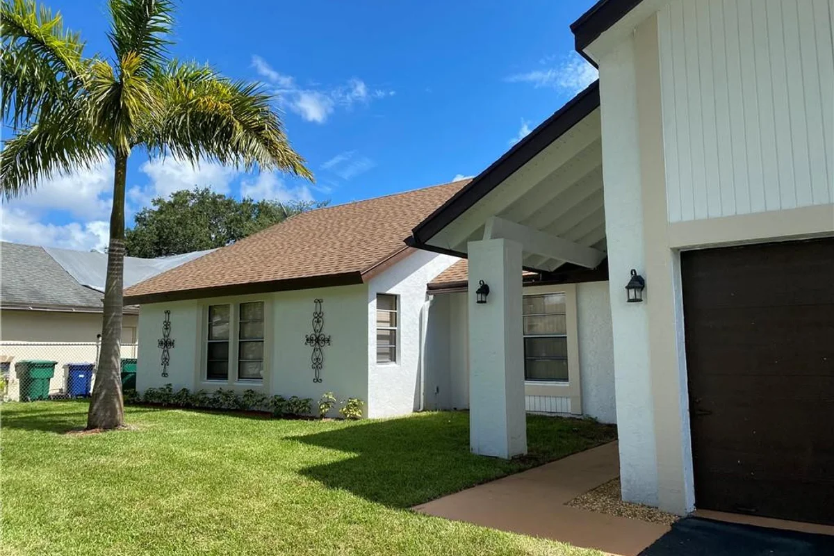 7408 NW 48th Ct, Lauderhill: photo 1 of 20