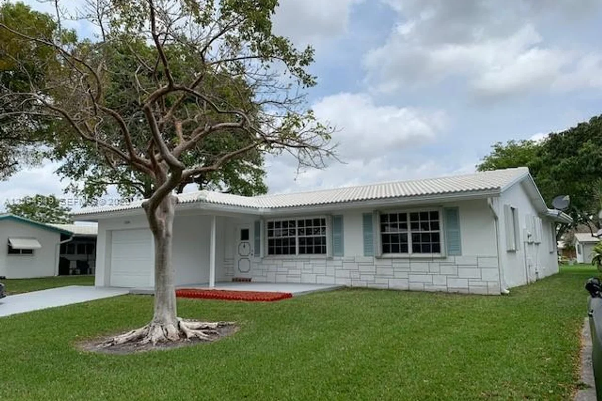 1024 NW 90th Way, Plantation: photo 1 of 17