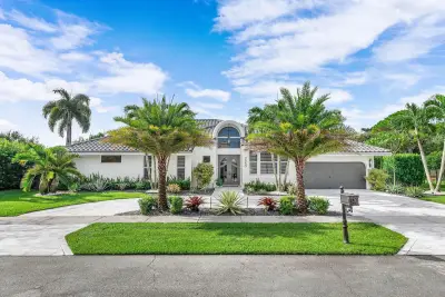 2550 NW 28th St, Boca Raton: photo 1 of 42
