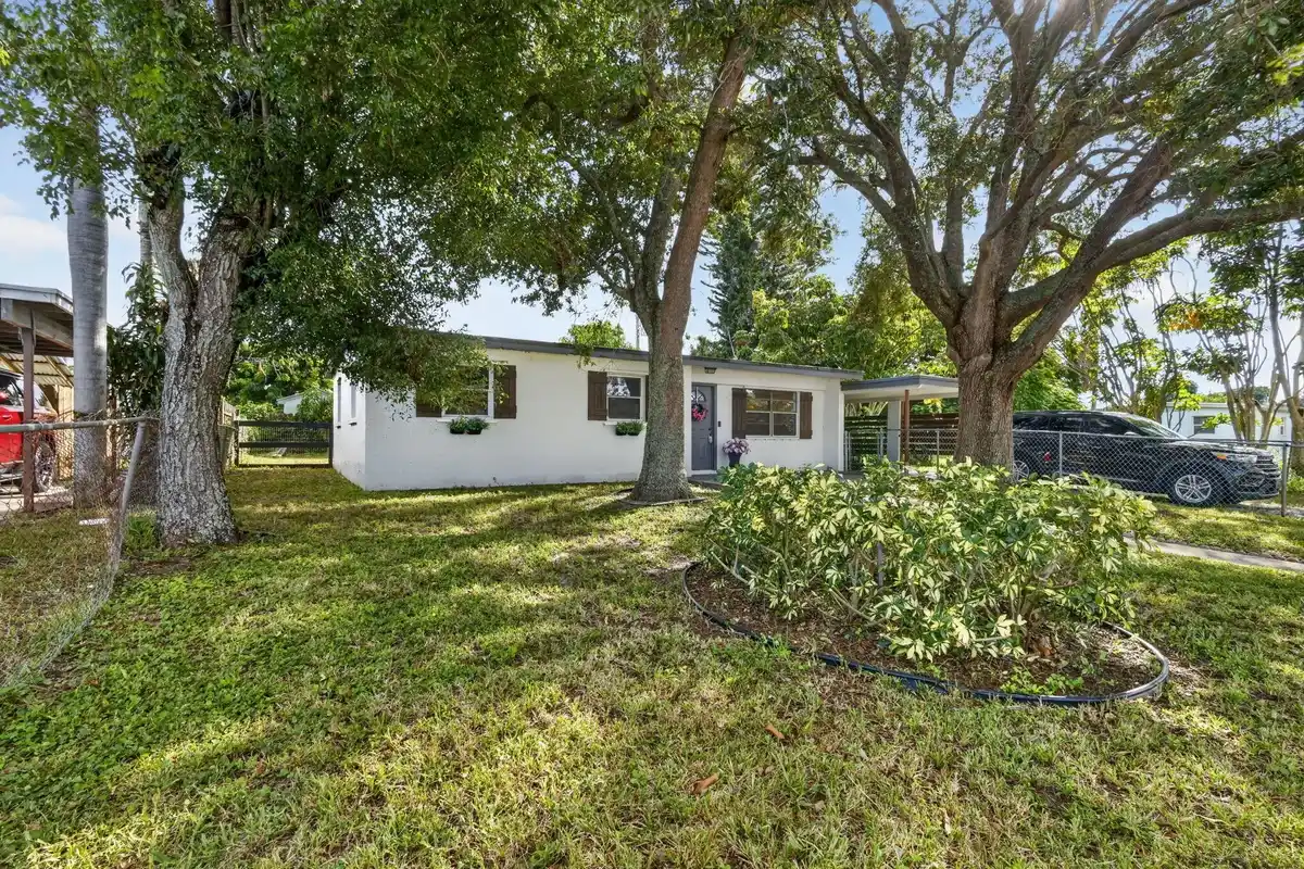 3842 Ocala Rd, Lake Worth: photo 1 of 27
