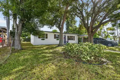 3842 Ocala Rd, Lake Worth: photo 1 of 27