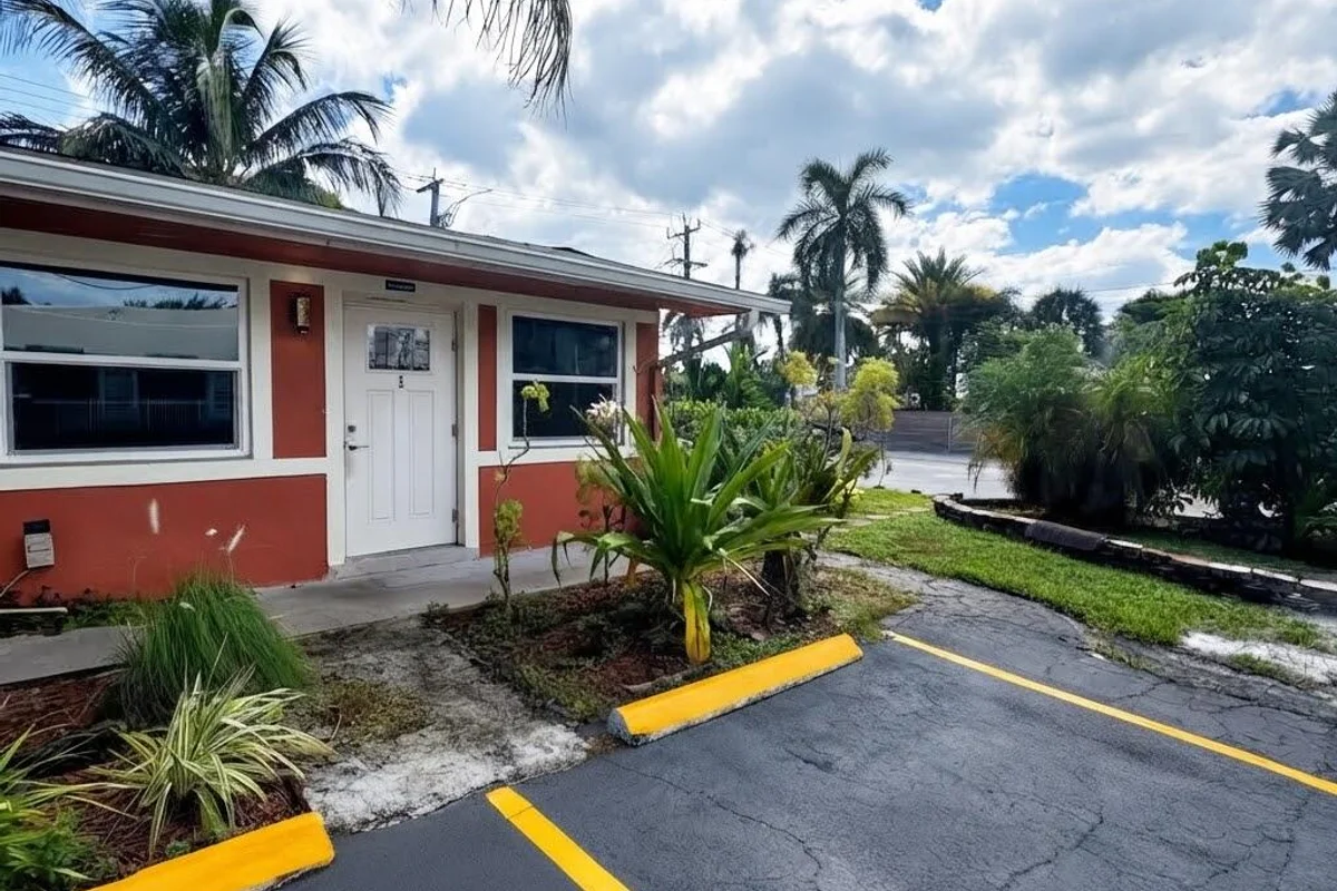 1500 NE 62nd St #1, Fort Lauderdale: photo 1 of 6