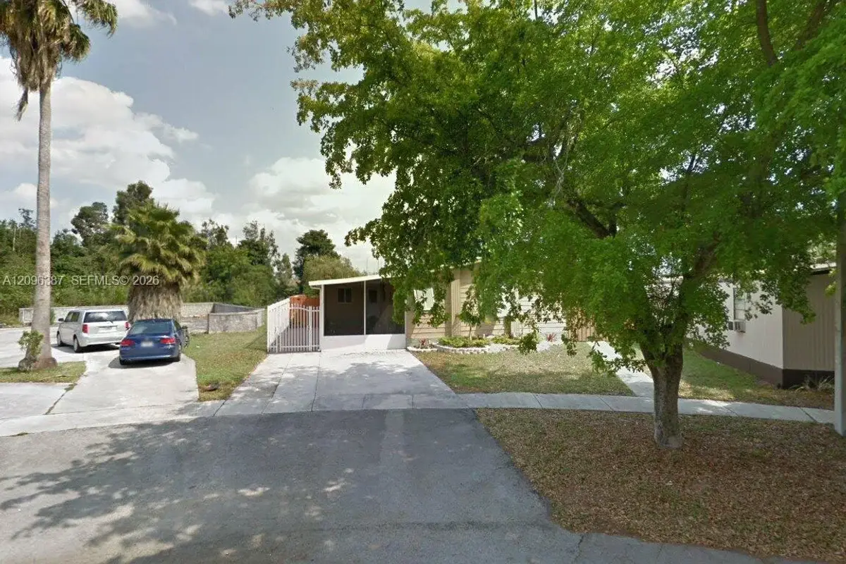 21750 NW 1st St, Pembroke Pines: photo 1 of 19