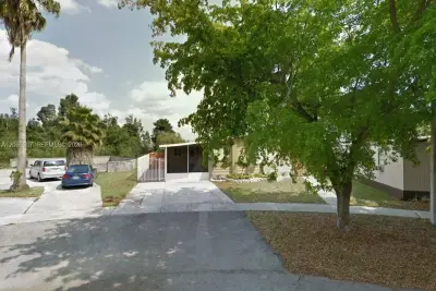 21750 NW 1st St, Pembroke Pines: photo 1 of 19
