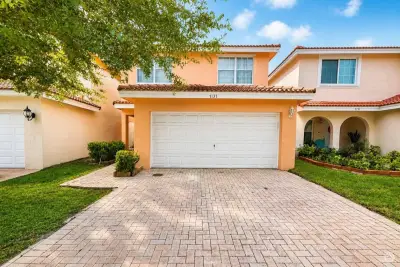 7137 Sienna Ridge Ln, Lauderhill: photo 1 of 10