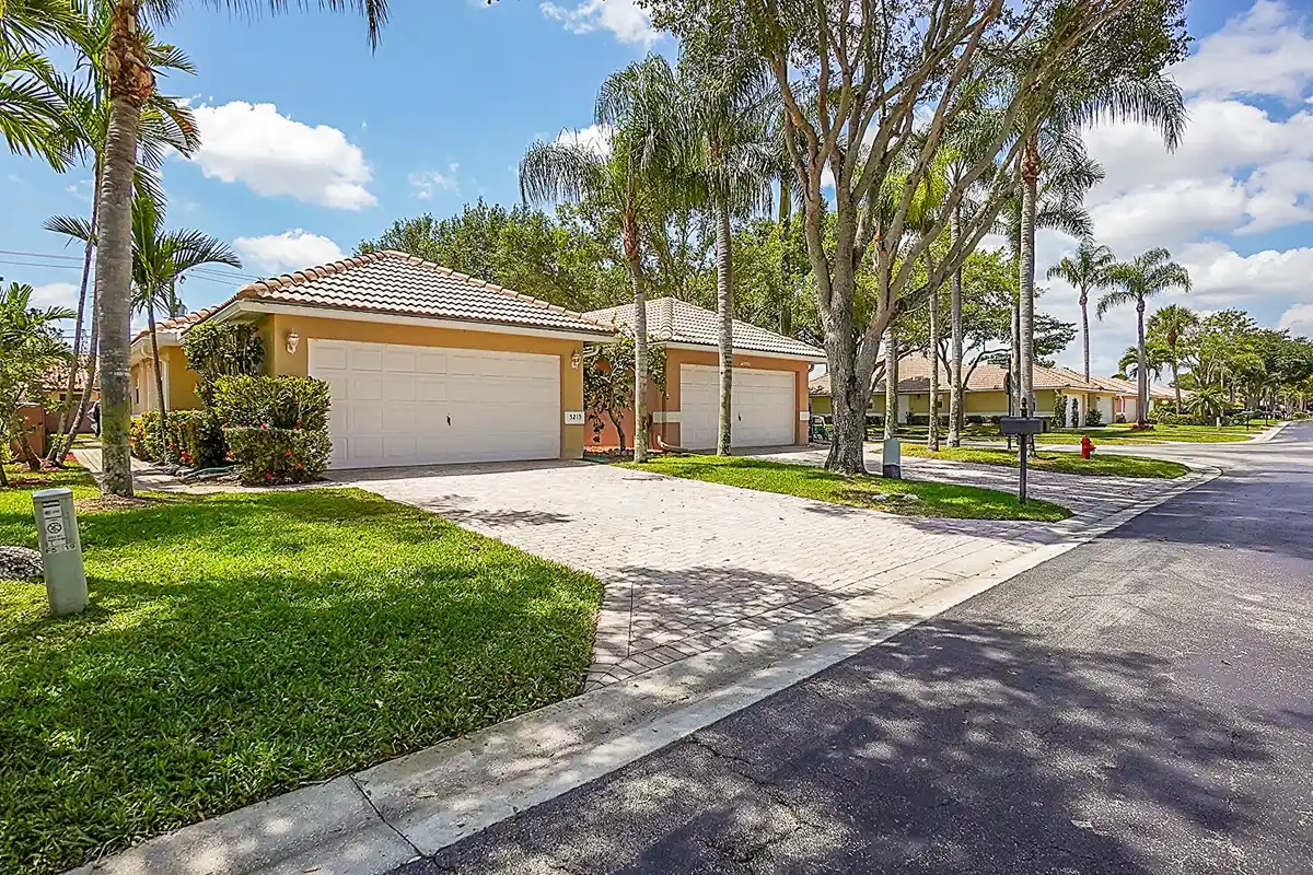 5215 Grande Palm Cir, Delray Beach: photo 1 of 32