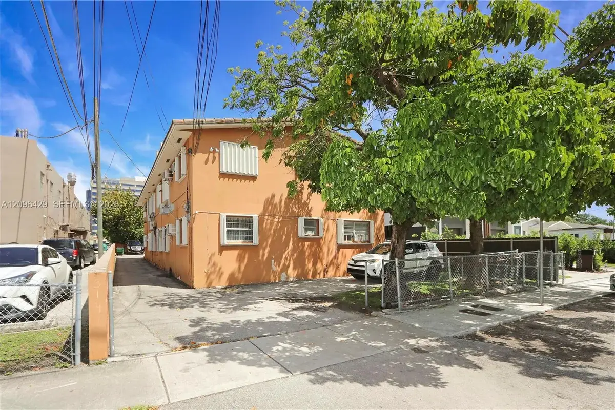 3191 SW 23rd St, Miami: photo 1 of 56