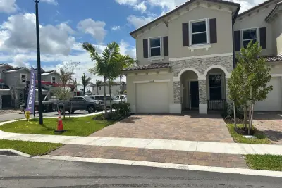 5504 NW 27th Pl, Lauderhill: photo 1 of 15