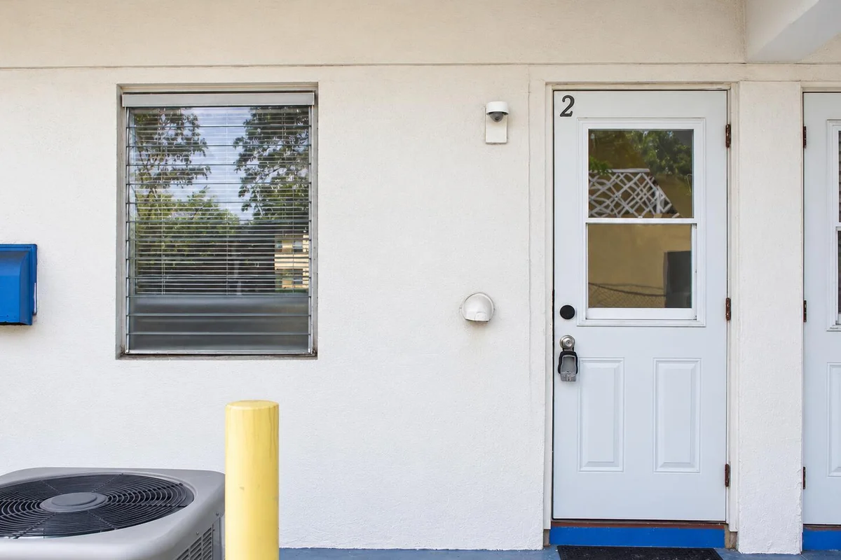 2401 NE 10th St #2, Pompano Beach: photo 1 of 24