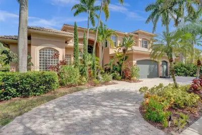 19462 Saturnia Lakes Dr, Boca Raton: photo 1 of 35
