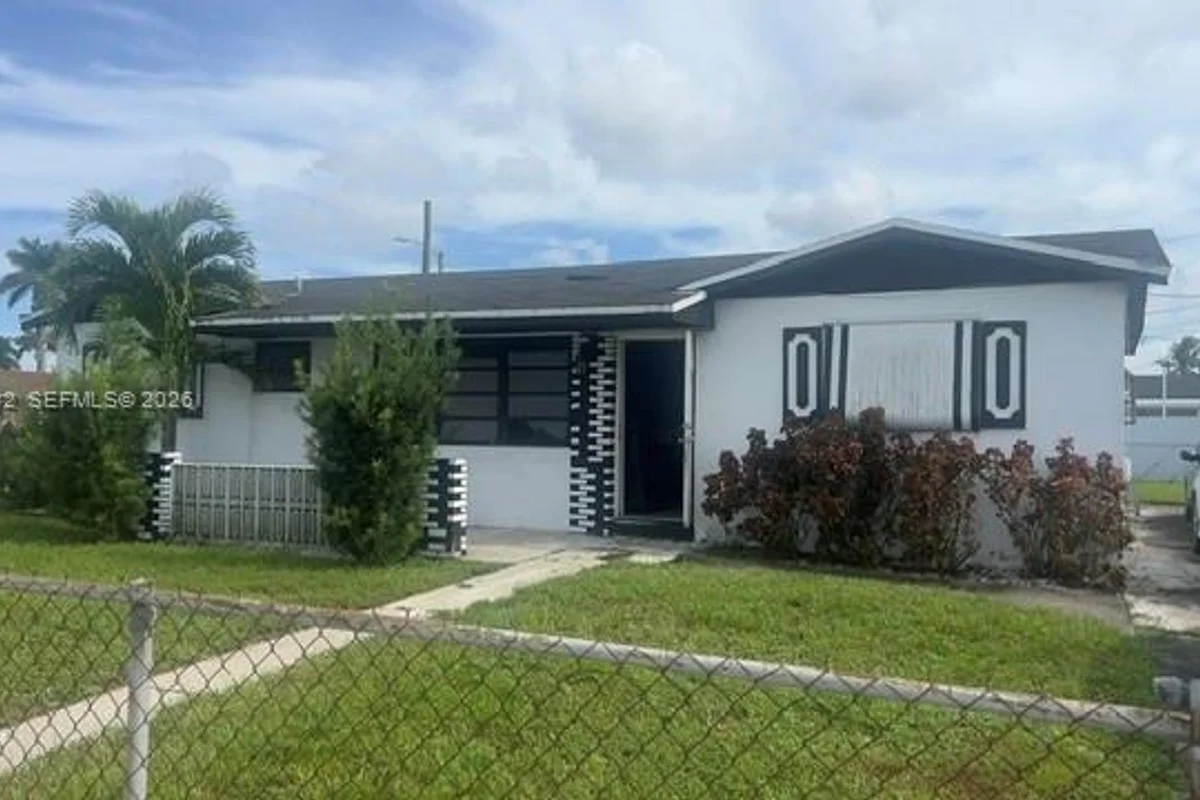 2760 NW 212th Ter, Miami Gardens: photo 1 of 13