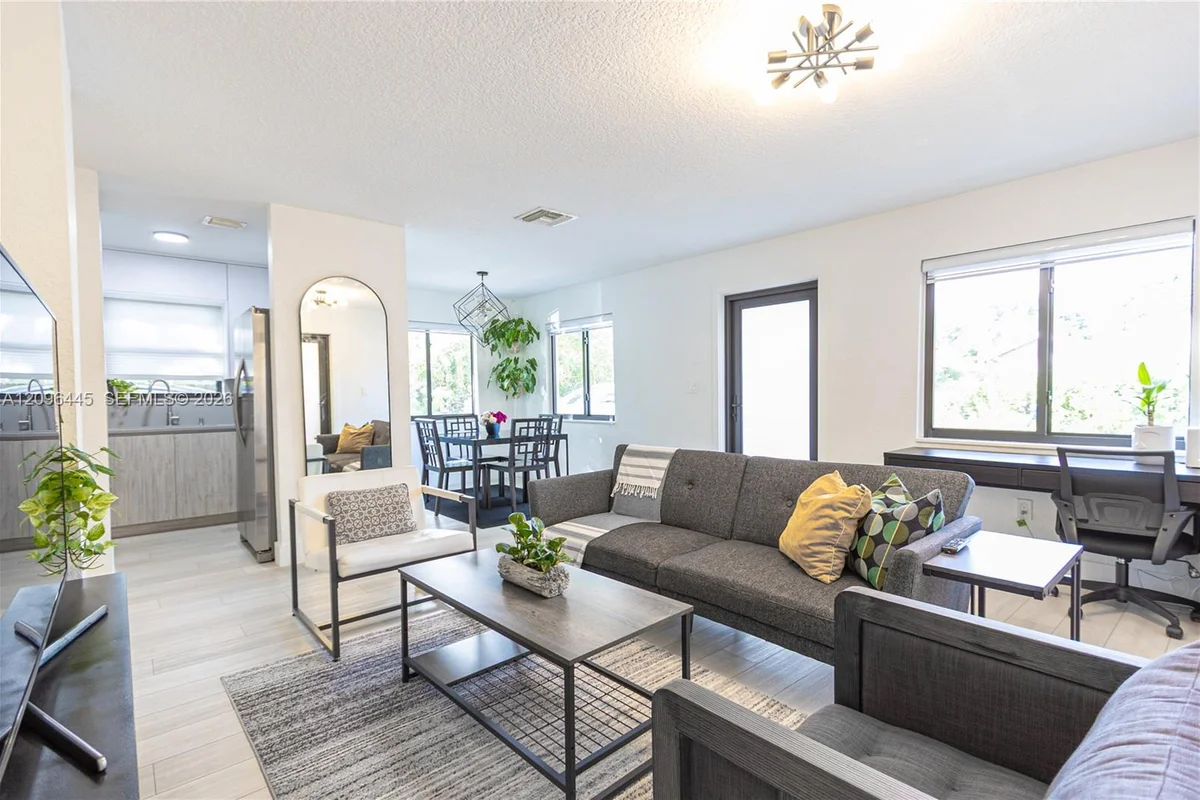 518 NW 94th St #1, Miami: photo 1 of 20