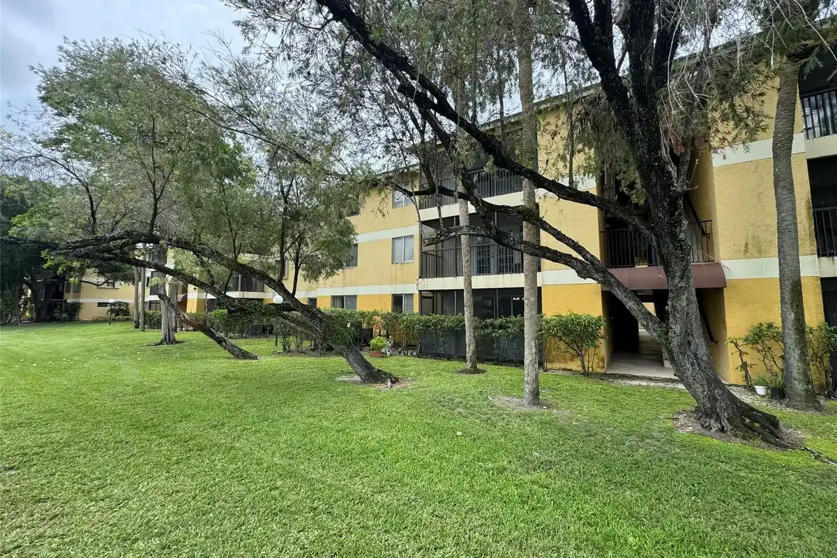 3013 N Oakland Forest Dr #106, Oakland Park: photo 1 of 17
