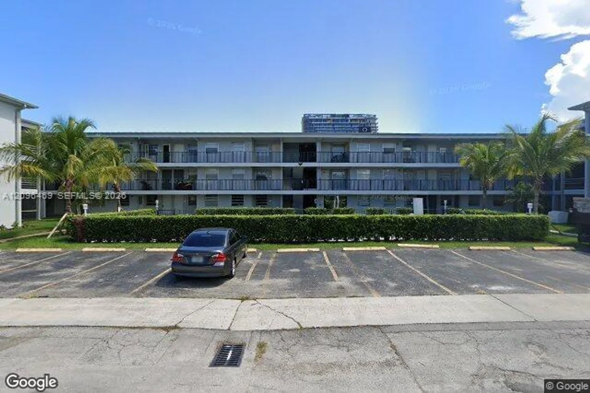 1100 NE 1st Ct #118, Hallandale Beach: photo 1 of 7