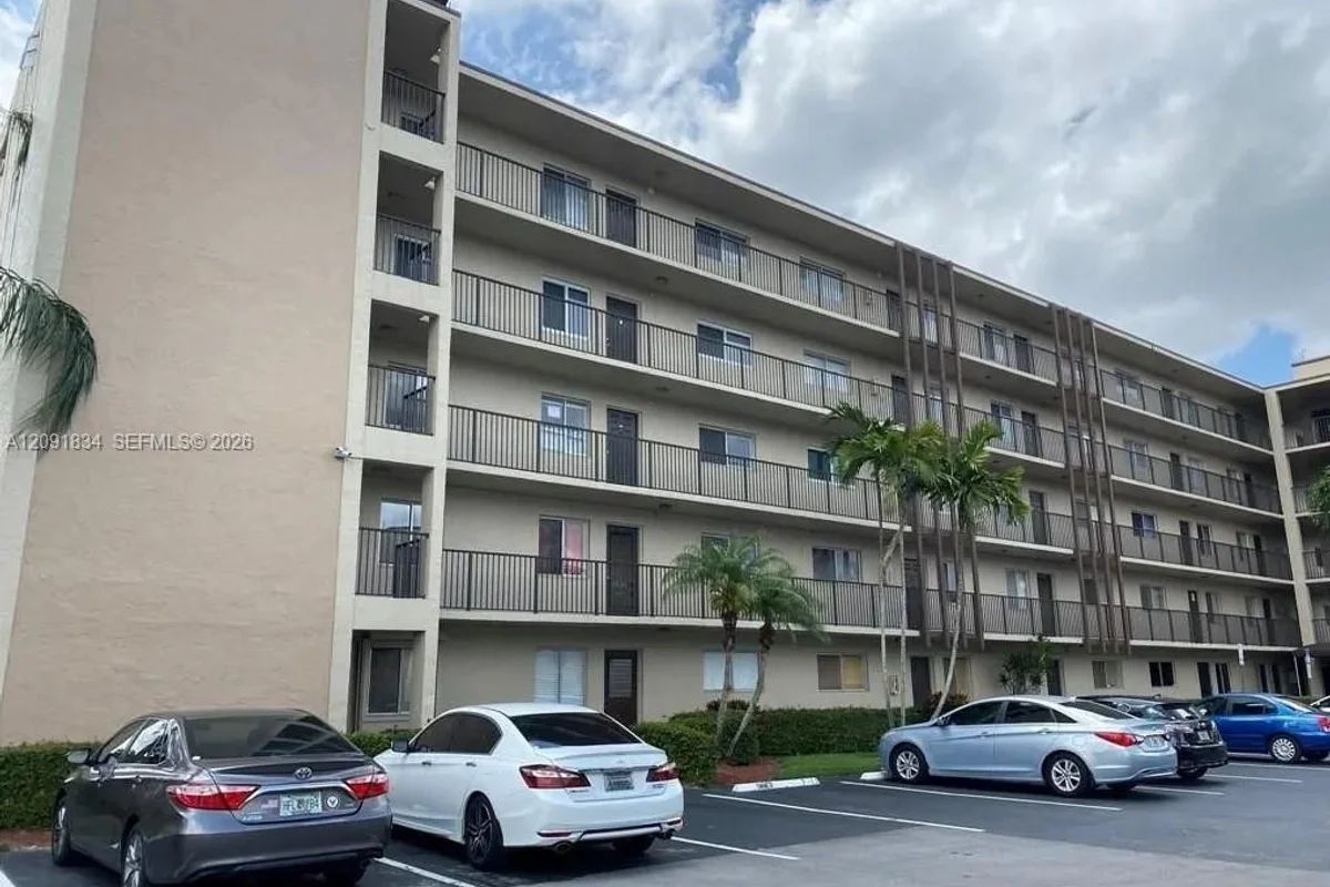 7840 NW 50 #401, Lauderhill: photo 1 of 2