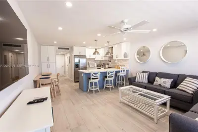 300 Oregon St #204, Hollywood: photo 1 of 20