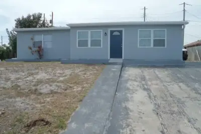 3275 Orange St, Boynton Beach: photo 1 of 10