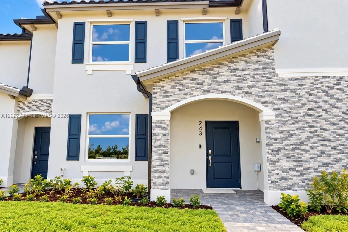 243 SE 11th Ct, Florida City: photo 1 of 13