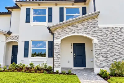 243 SE 11th Ct, Florida City: photo 1 of 13