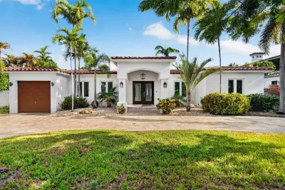 2317 NE 12th St, Fort Lauderdale: photo 1 of 56