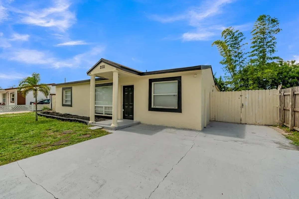 2121 SW 46th Ave, Fort Lauderdale: photo 1 of 23