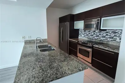 950 Brickell Bay Dr #3300, Miami: photo 1 of 23